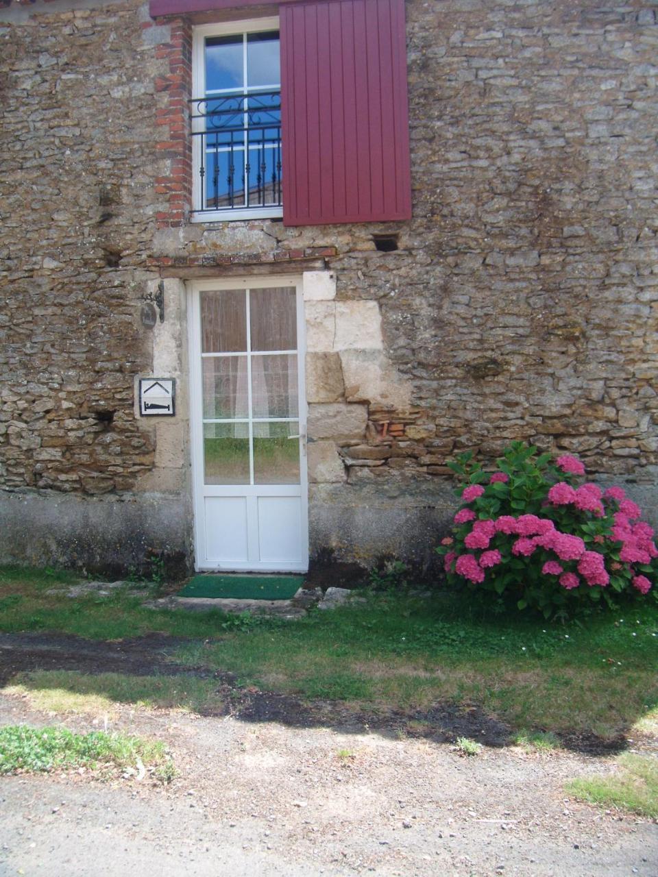 Gite Le Puy Rabasteau Chantonnay Bagian luar foto