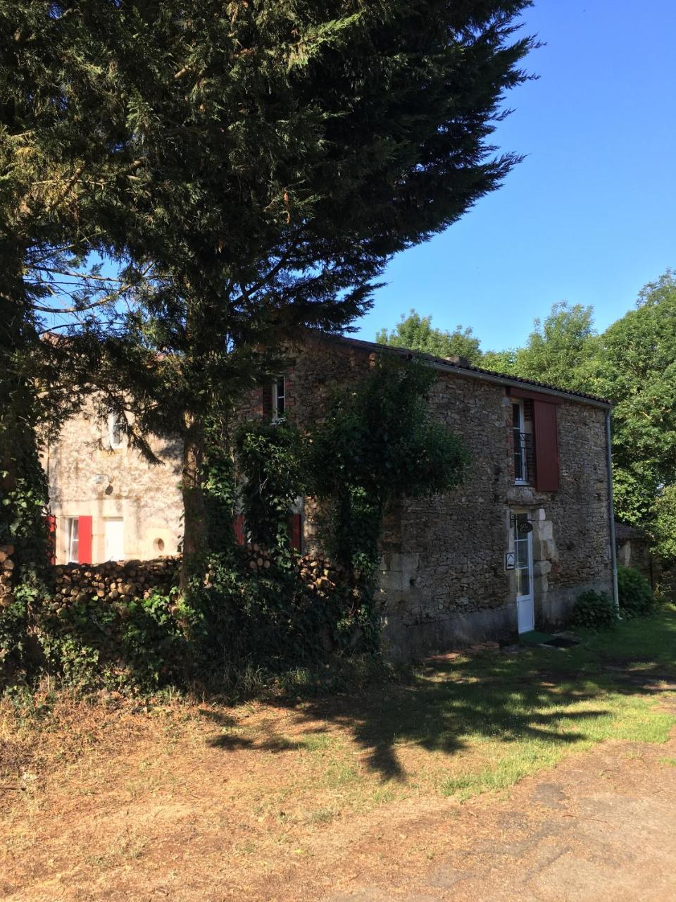 Gite Le Puy Rabasteau Chantonnay Bagian luar foto